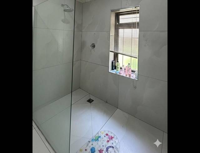 3 BEDROOM PROPERTY TO RENT IN PARKTOWN